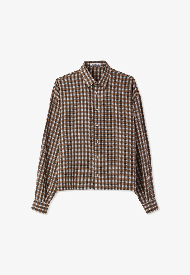 Camicia a maniche lunghe a scacchi marrone e bianca con colletto, chiusura con bottoni e orlo corto. Tessuto morbido con texture liscia.