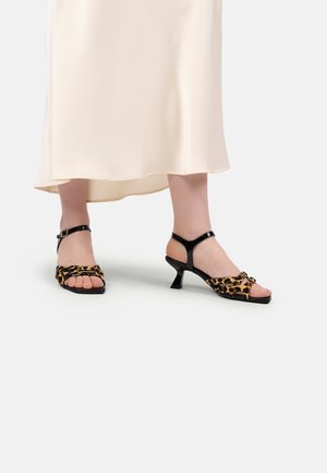 KYRA WITH STRAPS - Sandale - animal print
