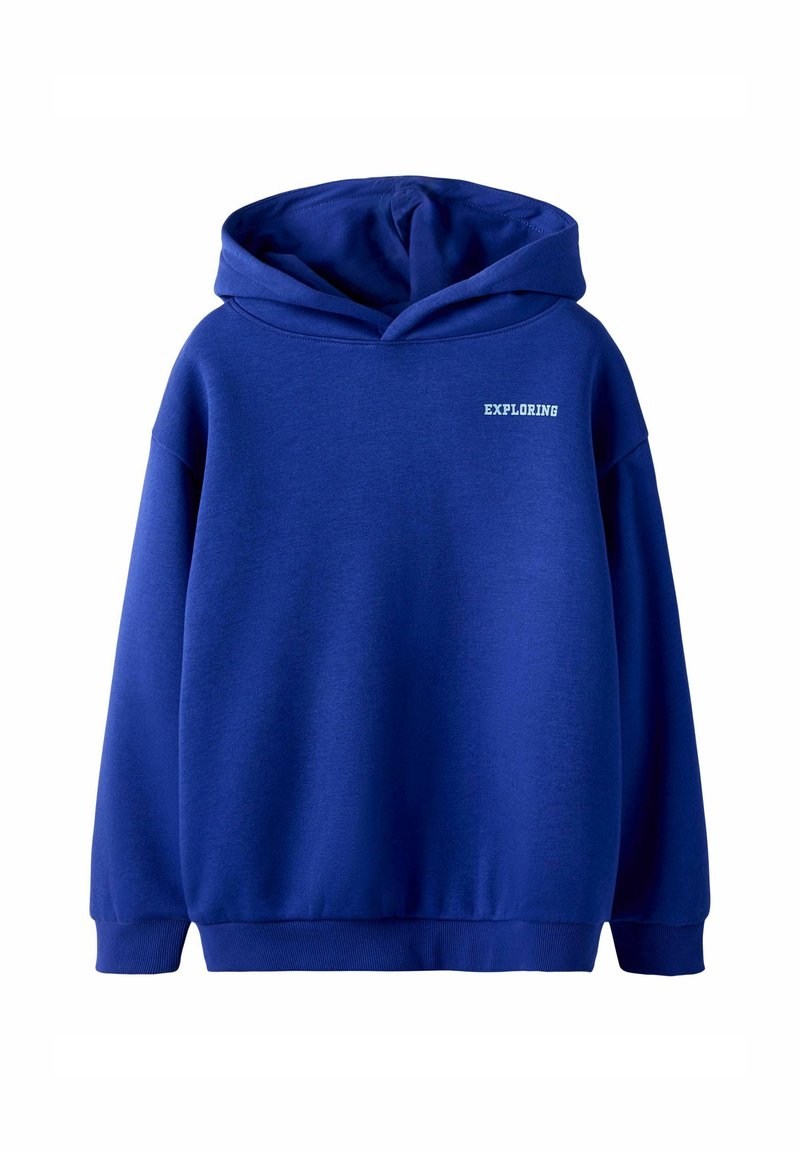 Sinine kapuutsiga sweatshirt, mis on valmistatud pehmest kangast, millel on känguru tasku, soonikkoes mansetid ja väike "EXPLORING" trükk rinnal. Sile tekstuur.