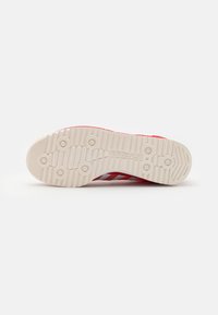 adidas Originals UNISEX - Baskets basses - preloved scarlet/better scarlet/footwear white