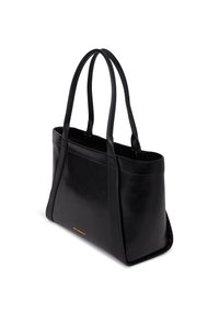 Czarna skórzana torba na ramię z podwójnymi paskami na ramiona, o strukturalnym prostokątnym kształcie i subtelnym złotym logo z przodu.