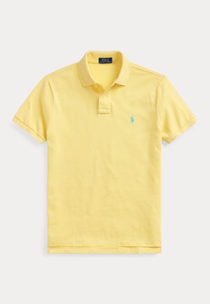 Gelbes Polo Ralph Lauren Kurzarmshirt mit Kragen, zwei Knöpfen und kleinem blauem, gesticktem Pferdelogo auf der linken Brust.