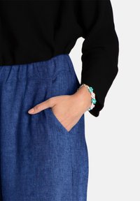 Jascha Stockholm RELAXED WIDE - Auduma bikses - dark blue