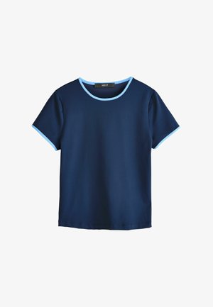 Tumši zils īss piedurkņu T krekls ar gaiši zilu apkakles un piedurkņu apmali. Izgatavots no gludas auduma, ar klasisku apaļu kakla izgriezumu.