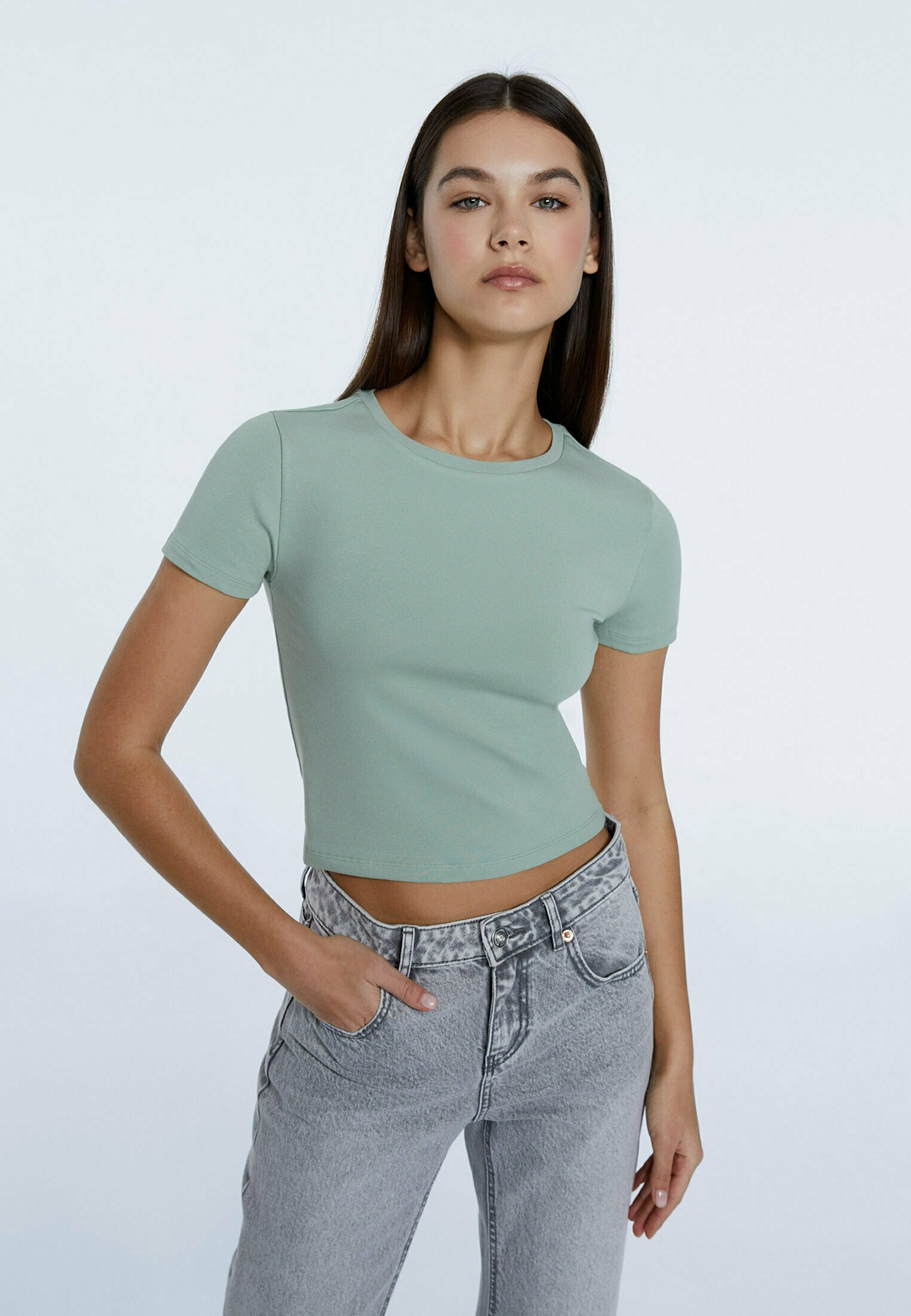 cropped green t shirt