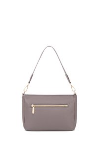 Borsa a tracolla in pelle grigia con una superficie liscia, tasca frontale con zip e dettagli in metallo dorato. Presenta una singola tracolla.