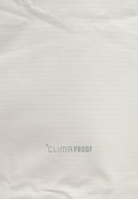 Valge kangas, millel on peene ruudustik ja tekst "CLIMAPROOF" helesinises toonis all keskosas.