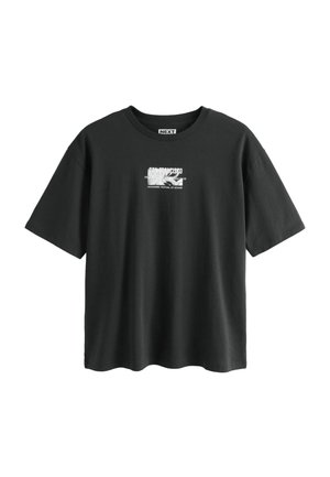 Fekete rövid ujjú póló kis fehér grafikával és a "SAN FRANCISCO" valamint az "INNOVOSE FESTIVAL OF SOUND" feliratokkal a mellkasán.