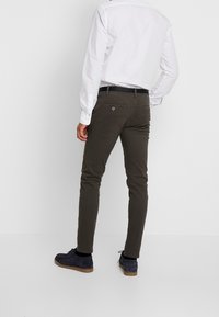 Lindbergh Chino kalhoty - dark green