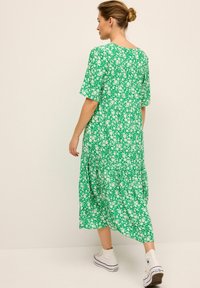Next MATERNITY SLEEVE - REGULAR FIT - Rochie de zi - green floral