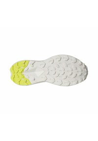 Weißer Außensohlen mit gelben Akzenten; verfügt über strukturierte, multidirektionale Profilierungen für Grip und Stabilität; ergonomisches Design für das Laufen.