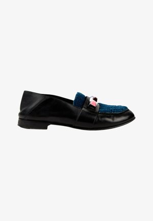 Fendi, SHEARLING FLATS MULTICOLOUR - Chaussons - black