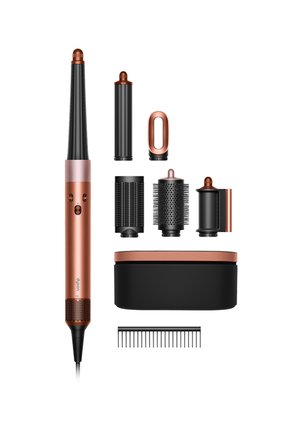 Set di strumenti per lo styling dei capelli in nero e rame, con una bacchetta, vari accessori, una custodia e un pettine nero; design elegante e texture diverse.