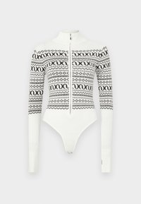 Balts bodijs ar gariem piedurknēm, priekšpusē ar rāvējslēdzēju un melniem ģeometriskiem rakstiem uz krūtīm un rokām. Gluda tekstūra.