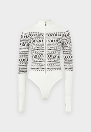 Weißer Body mit langen Ärmeln, mit einem Frontreißverschluss und schwarzen geometrischen Mustern auf Brust und Armen. Glatte Textur.