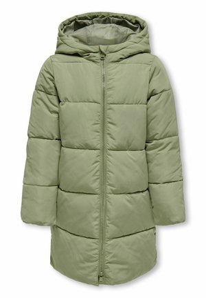Manteau d'hiver long matelassé vert clair avec capuche et fermeture éclair à l'avant, conçu pour la chaleur et la protection contre le froid.