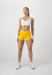 Nike Performance SHORT - Leggings - sundial/white