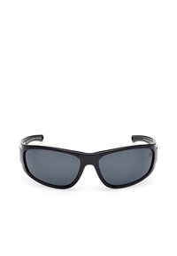 Gafas de sol deportivas negras con lentes gris oscuro, diseño de marco envolvente elegante y brazos texturizados para un mejor agarre. Material plástico ligero y duradero.