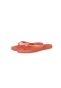 Flip-flops i korallfärg med texturerade, ribbade sulor. Tunna remmar av glänsande material. Enkelt design, lätt konstruktion.