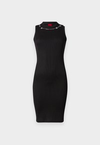Svart ribbet bodycon-kjole med rund hals og sølvkjede-detalj på skuldrene. Glatt tekstur og tettsittende silhuett.