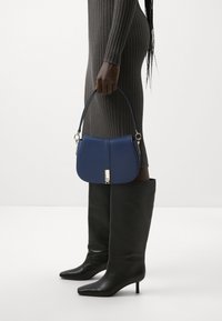 Tommy Hilfiger HERITAGE SADDLE BAG - Rankinė - fossil blue
