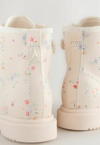 Next STANDARD FIT - Cizme de iarnă - cream floral