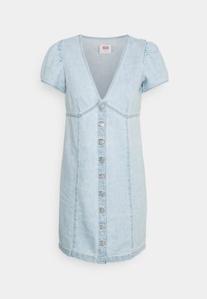 Rochie din denim albastru deschis cu mâneci scurte tip puff, decolteu adânc în V și închidere frontală cu nasturi. Prezintă cusături contrastante și o siluetă ajustată.