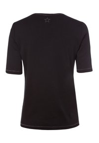 Schwarzes T-Shirt mit kurzen Ärmeln, rundem Ausschnitt, weichem Stoff und einem kleinen Sternmotiv aus Strasssteinen nahe dem Rücken-Ausschnitt.