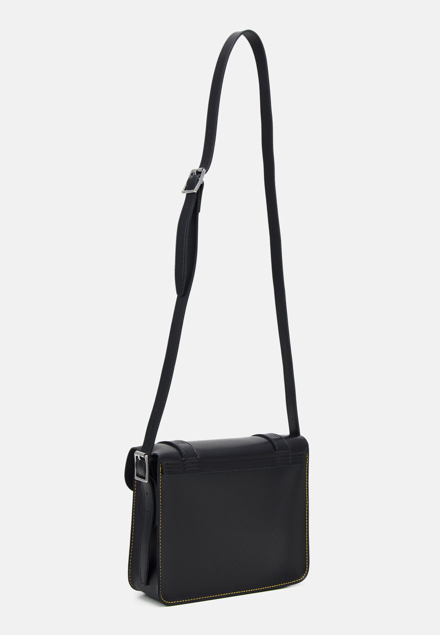 Handbag DR. MARTENS - 13 Satchel AB096001 Black/Black - Classic - Handbags  | efootwear.eu