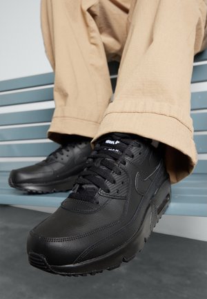 Matalavartiset tennarit - black