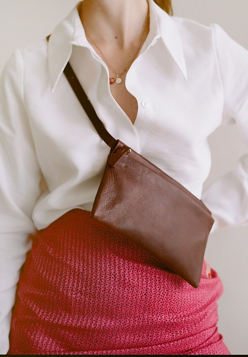 BALAGAN SHUK - Pikkulaukku - dark brown