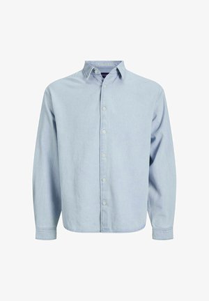 Světle modrá košile na knoflíky vyrobená z měkké džínové látky. Má límec, dlouhé rukávy a rovný lem. Pět knoflíků vpředu.