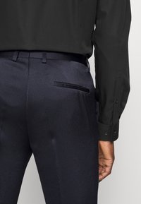 HUGO ARTI HESTEN - Fato - dark blue