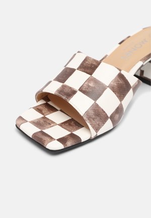 Korolliset pistokkaat - brown