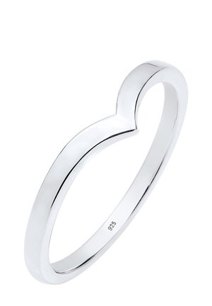 Bague en argent avec un design simple en forme de cœur et le numéro estampillé 925 indiquant un matériau en argent sterling.