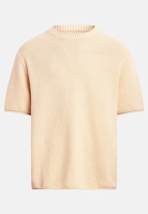 Beiger, kurzärmeliger Strickpullover mit Rundhalsausschnitt und strukturierter Stofftextur, präsentiert vor einem hellgrauen Hintergrund.