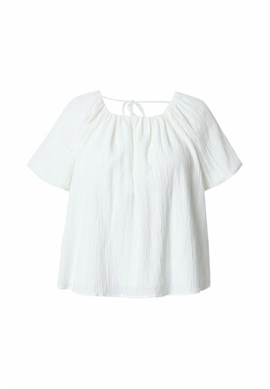 Hvid kortærmet bluse med tekstureret stof, bred halsudskæring og en lille bindedetalje bagpå.