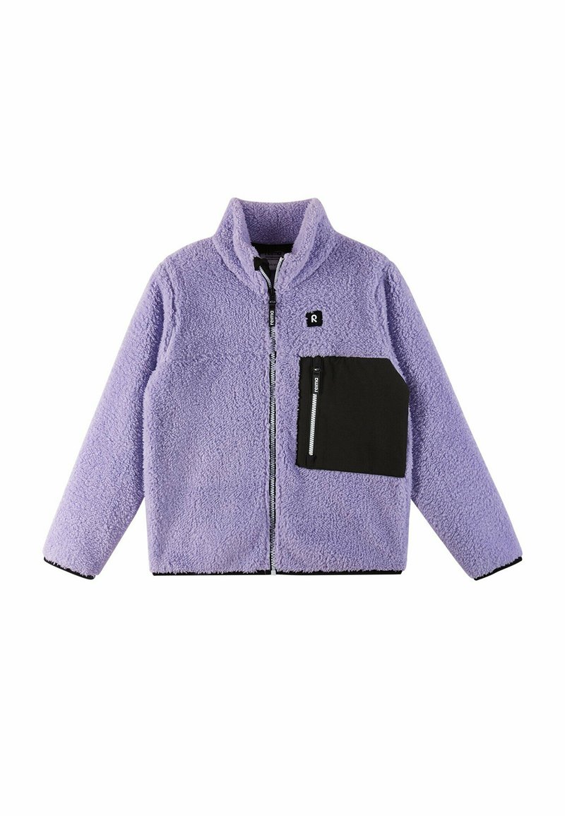Giacca in fleece di colore viola chiaro con tasca con zip nera. Presenta un collo alto e una chiusura con zip. Tessuto morbido e textures.