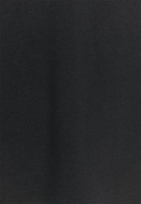 Tessuto di cotone nero con una superficie liscia, che mostra una finitura uniforme senza motivi o cuciture visibili.
