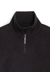 Zwarte fleece pullover met een hoge kraag, een halve rits aan de voorkant, en een witte "ONEILL" logo. Zachte textuur en eenvoudig, functioneel ontwerp.