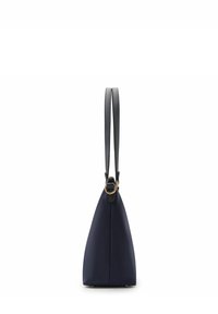 Borsa a forma triangolare di colore blu navy, con superficie liscia e due cinture sottili. Presenta un anello in metallo color oro.