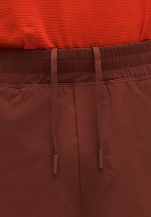 lululemon, PACE BREAKER LINED 18CM - Korte sportsbukser - cranberry charm