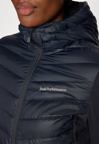 Peak Performance FROST HYBRID HOOD - Piumino - black