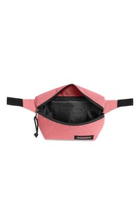 Rosa tygpung med zip-stängning, med en svart inredning och ett litet fack. Inkluderar svarta remmar på båda sidor.