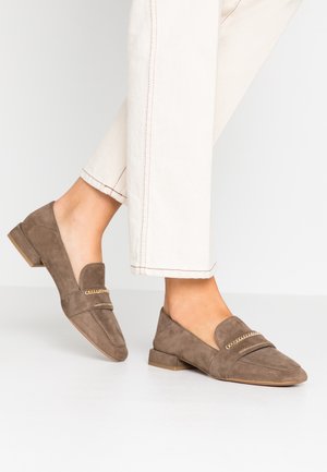 Loafers - taupe
