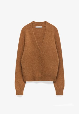 Bruine, donzige cardigan met lange mouwen en een diepe V-hals, sluiting met knopen aan de voorkant en geribbelde manchetten. Zachte textuur en een gezellige uitstraling.