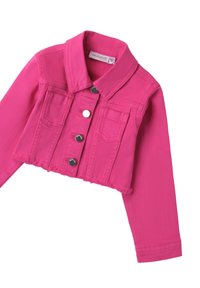 Giacca di denim rosa corta con colletto, due tasche sul petto, quattro bottoni frontali e orlo sfilacciato. Tessuto liscio con materiale robusto.