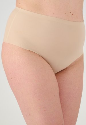 Culotte taille haute beige en tissu lisse et extensible, dotée d'un design sans couture et d'une finition simple. Pas de matériel ou d'accents visibles.