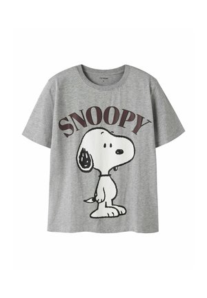 Szara koszulka z krótkim rękawem z dużą grafiką kreskówkowego psa Snoopy oraz słowem "SNOOPY" powyżej pogrubionymi literami.