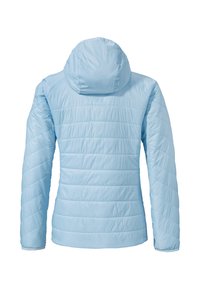 Helle blaue Pufferjacke mit Kapuze, ausgestattet mit horizontalen, gesteppte Paneelen und glatter Stoffoberfläche. Keine sichtbaren Beschläge oder Akzente.